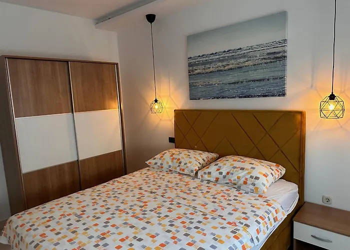 Zuzic アパート ツリクヴェニツァ